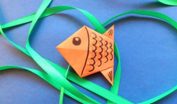 Яркая рыбка в технике оригами