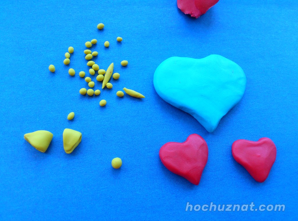 Сердце из пластилина. Сердечко пластилин. Сердечко из пластилина для детей. Лепим валентинку. Красивое сердечко из пластилина.