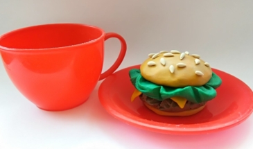 Гамбургер из пластилина: кукольная еда