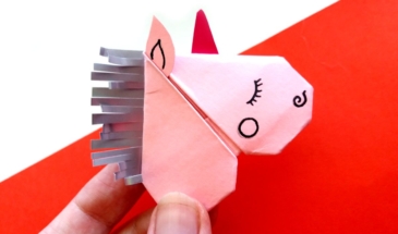 Закладка в виде единорога в технике оригами