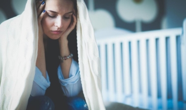 Как справиться с послеродовой депрессией: 6 советов психолога