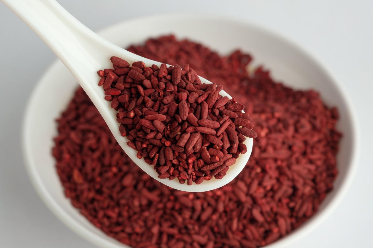Красный дрожжевой рис: полезные свойства, применение